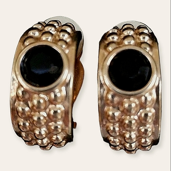 Vintage Mid Century Black Faceted Stone Clip Earrings - Picture 5 of 12